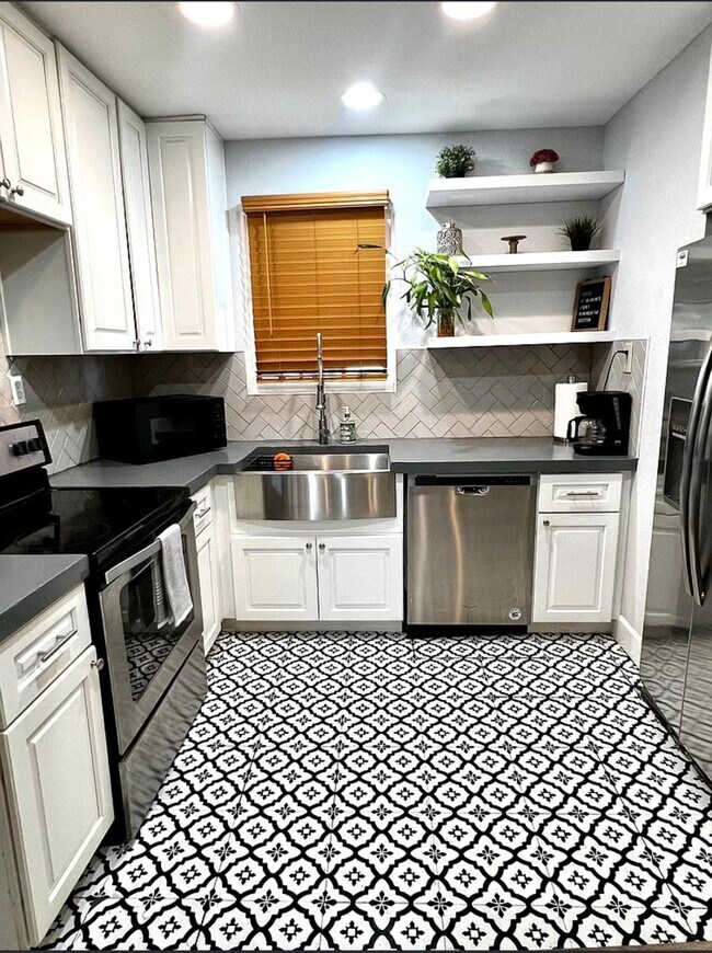 Photo - 9814 N 2nd Pl