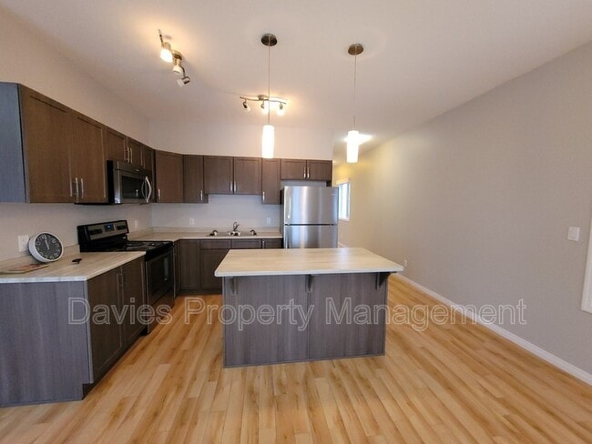 Photo - 16129-16141 141 St NW