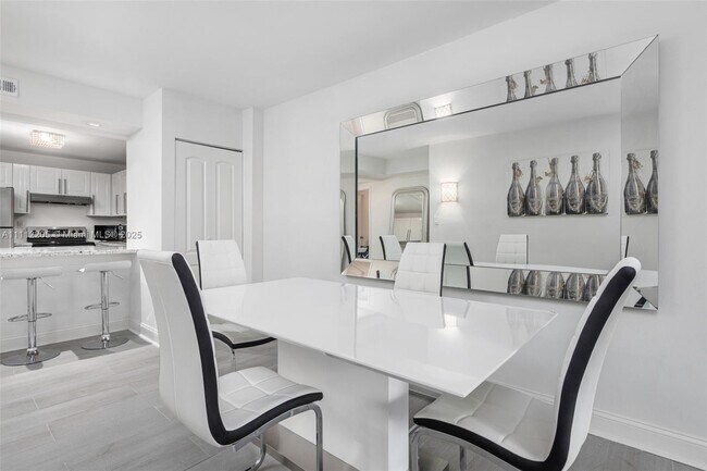 Photo - 2301 COLLINS Ave Unidad 328