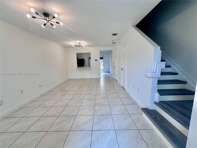 Photo - 540 NE 5th Ln