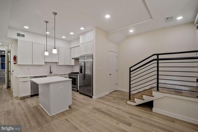 Building Photo - 1112 5th St NW Unit 2 Rental