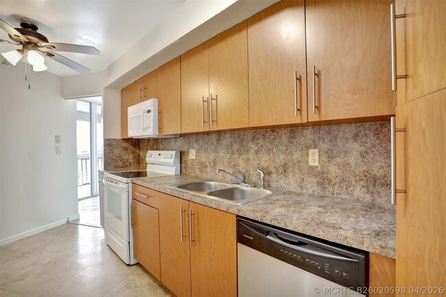 Building Photo - 6921 Environ Blvd Unit 6o