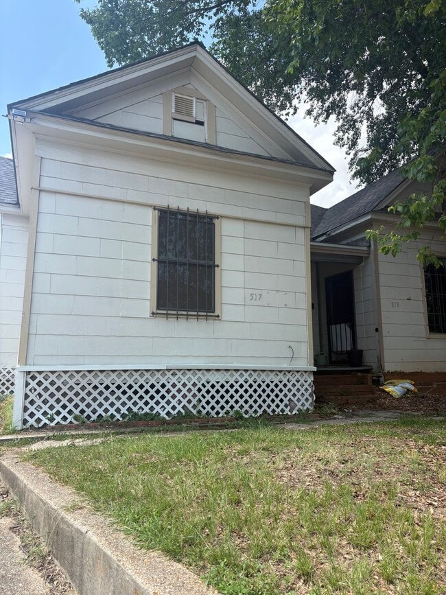 Building Photo - 517 Stoner Ave
