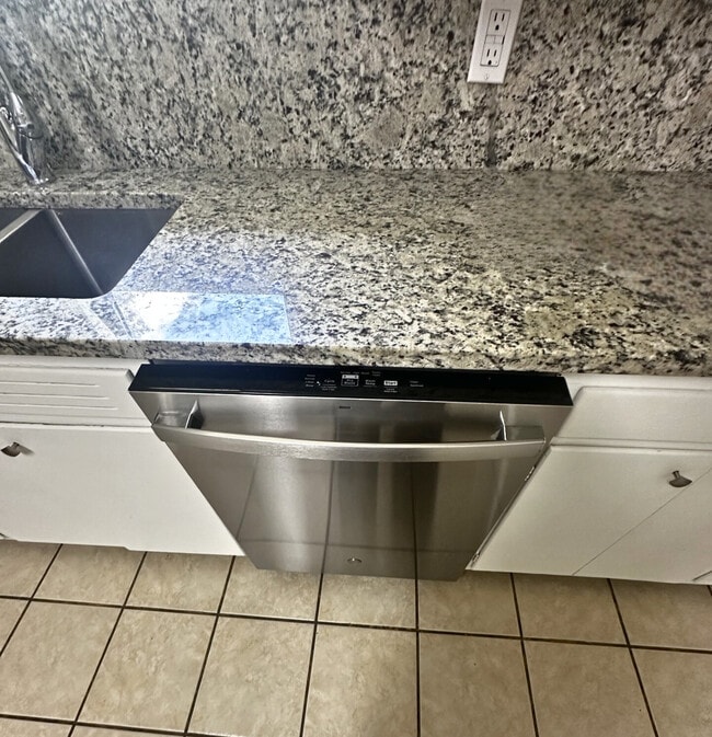 Photo - 300 Maple St