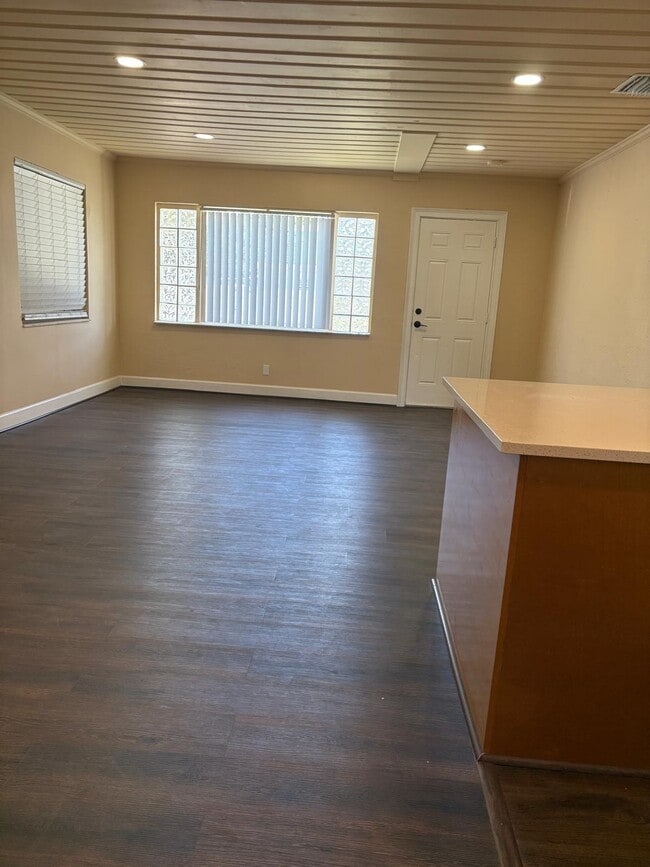 Photo - 2205 A E Isaacs Ave