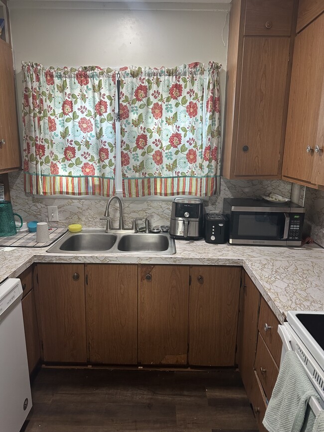 Photo - 2312 Knapp St