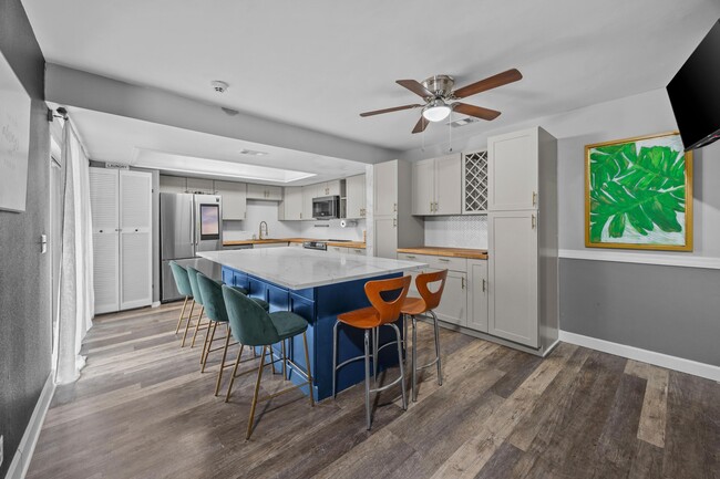 Building Photo - 1520 Shaker Cir