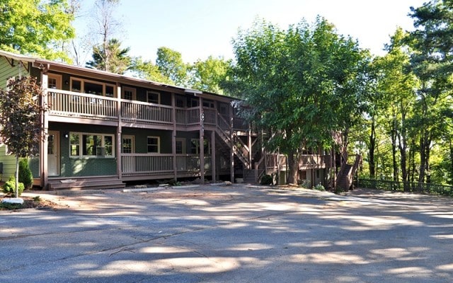 Summit Woods Apts.; Close to App! - Summit Woods Apts.; Close to App!