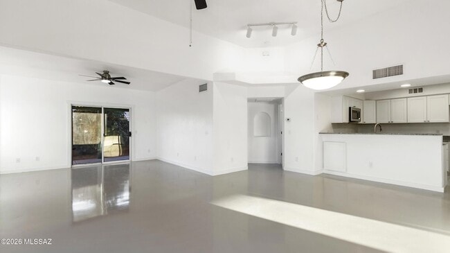 Photo - 574 Duchess Dr