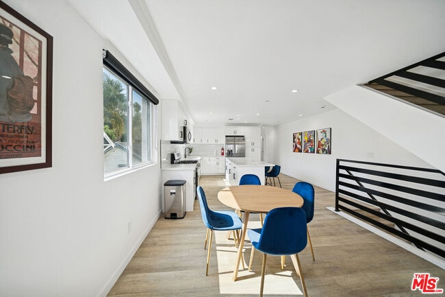 Photo - 835 N Harvard Blvd