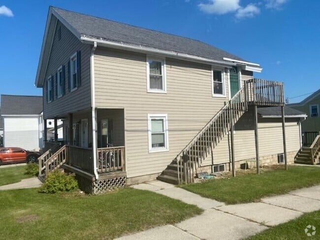 Building Photo - 25 W Main St Unit Upstairs Rental