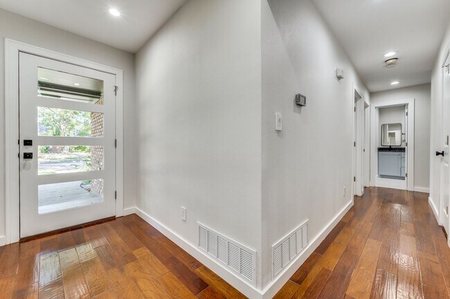Photo - Extraordinary Irving Home on Quiet cul-de-sac!
