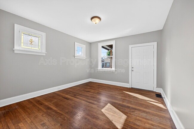 12 Lee Ave