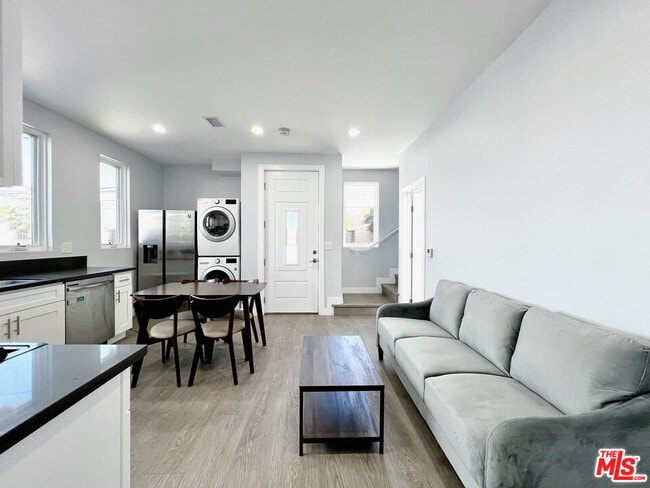 Photo - 2641 S Budlong Ave Unit 2641