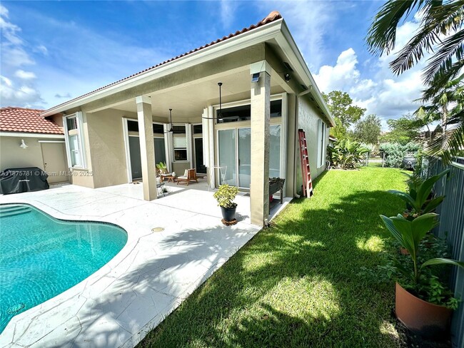 Photo - 656 Verona Pl