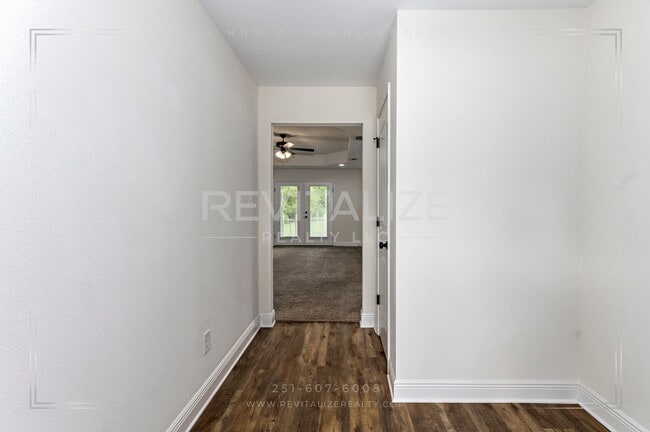 Photo - Elegant 4 Bed 3 Bath Cul-de-sac Home in Silverhill