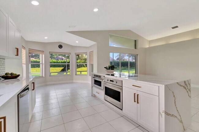 Photo - 7893 Stanza St