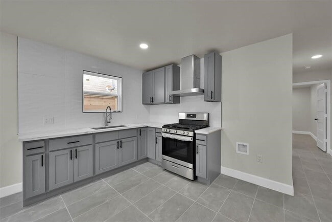 Photo - 2304 Chapman St