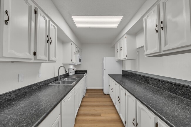 Photo - Country Place Apartments