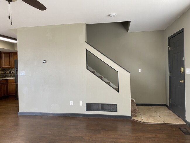 Entry - 1209 Pinewood Dr