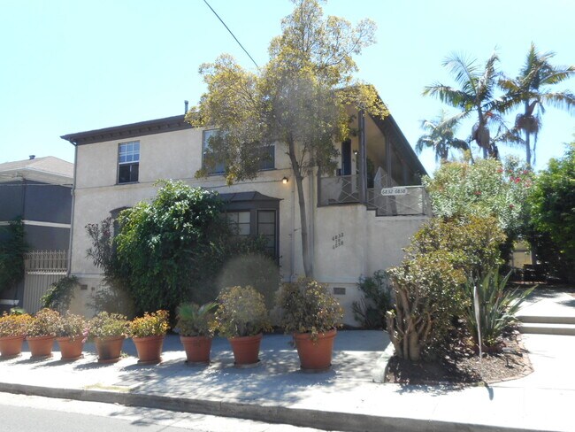 Entrada frontal - 6834 Camrose Dr Unidad Camrose