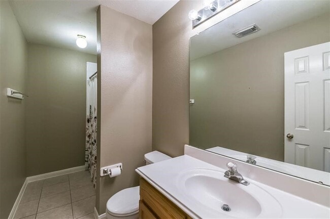 Building Photo - 5911 Mettler Ln