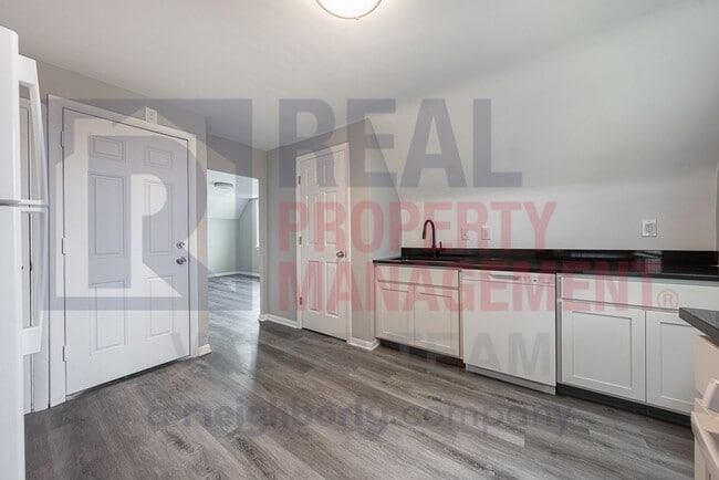 Photo - 1930 Coltman Rd Unit #4
