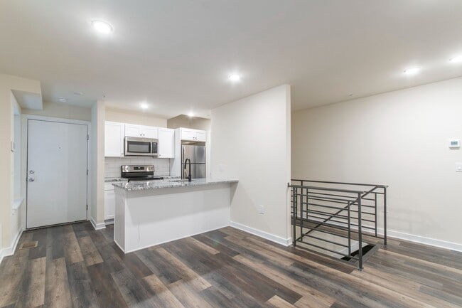 Building Photo - 1330 N 15th St Unit B1