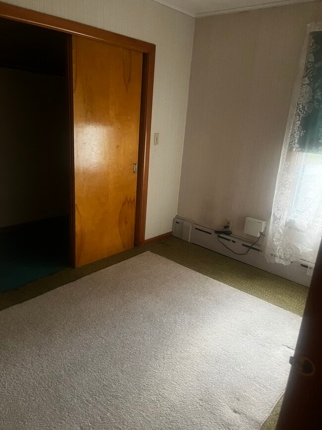 Dormitorio - 6967 Main St