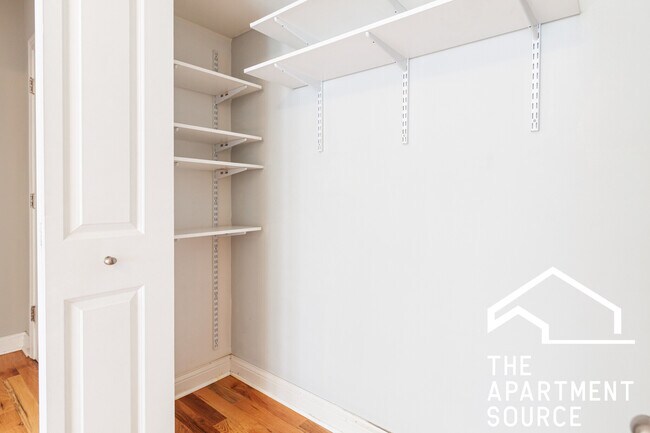 Photo - 736 W Addison St