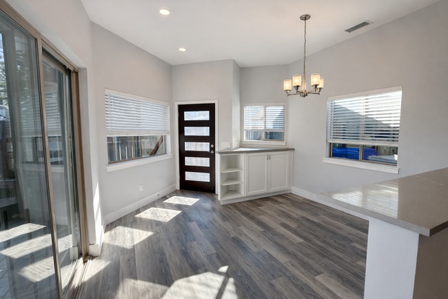 Building Photo - Charming 2-Bedroom Fully Remodeled Home with Giant Yard in the College West Area! |Available Imme...