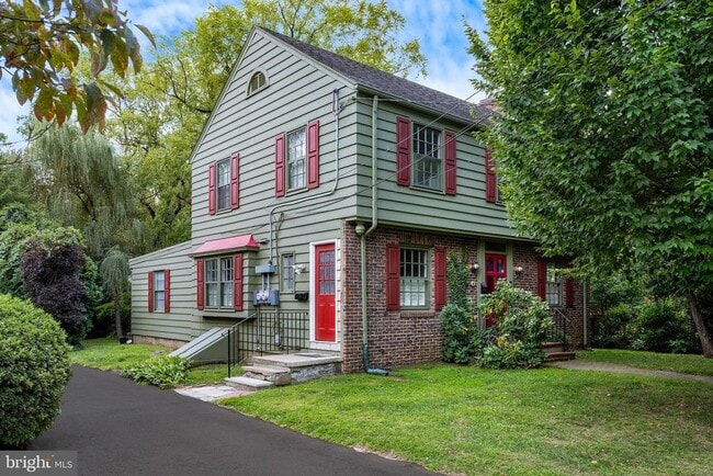 Building Photo - 6 E Chestnut St Rental