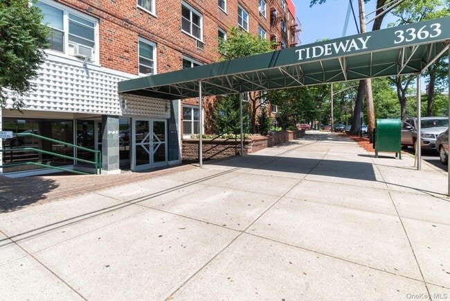 Building Photo - 3363 Sedgwick Ave Unit 5L