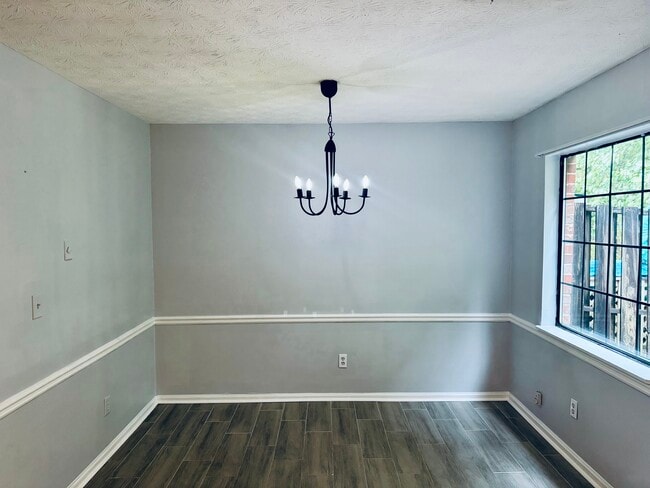 Photo - 2645 Parkside Way