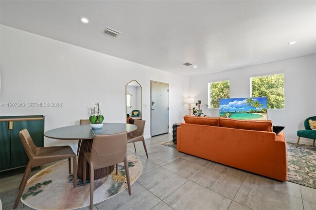 Photo - 165 NW 39th St Unit 7