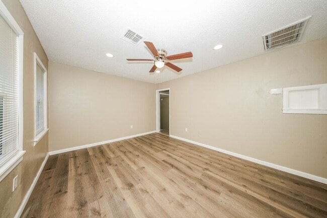 Photo - 2329 SW Tulane Ave