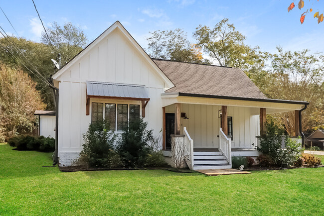 Modern 3-Bedroom Home with Stylish Feature... - Modern 3-Bedroom Home with Stylish Feature...