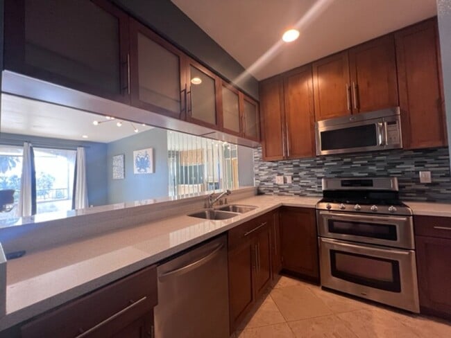 Building Photo - Beautiful two bedroom, two bath Condo In Long Beach Unit 223