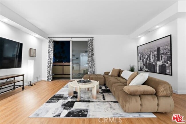 Photo - 321 S San Vicente Blvd Unidad 507