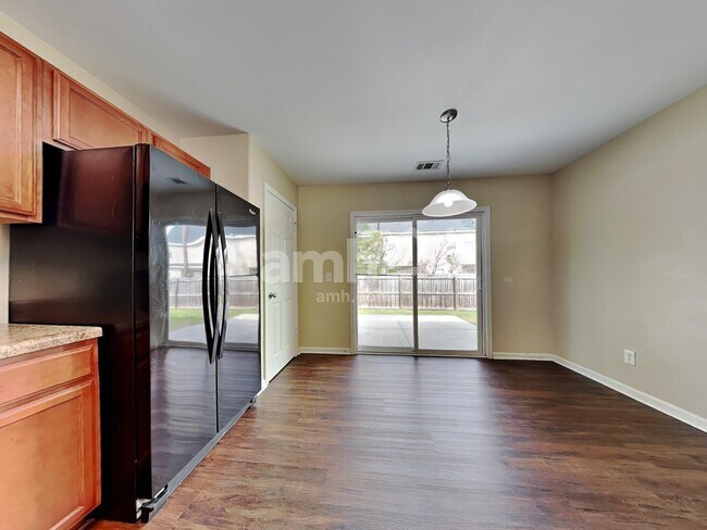 Photo - 406 Flint Dr