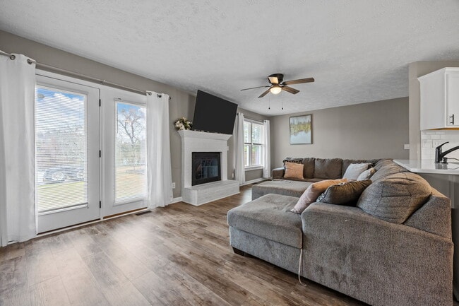 38 Hallmark Dr