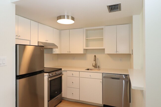 618 Orange Dr Unit 207