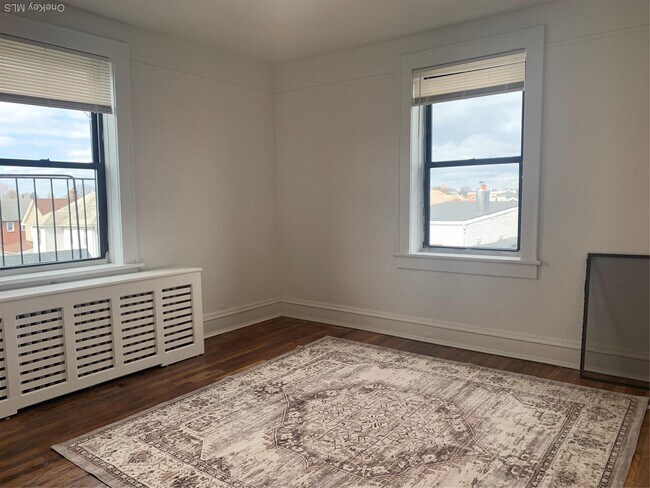 Photo - 203 Willis Ave Unidad 3E