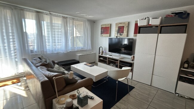 Photo - 3883 Turtle Creek Blvd Unidad 2010