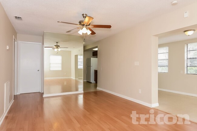 Photo - 10014 N Oklawaha Ave