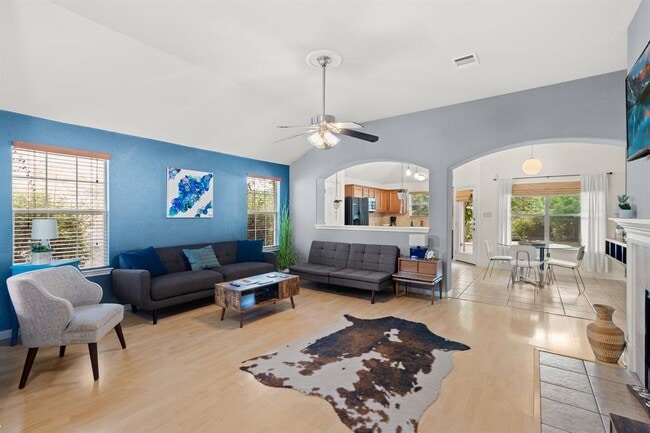 Photo - 1900 Melissa Oaks Ln