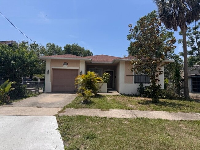 Building Photo - Charming 3-Bedroom Home with Modern Update...
