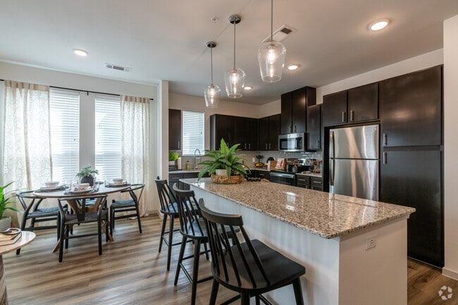 1BR, 1BA - 810SF - Kitchen