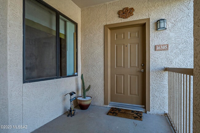 Building Photo - 2550 E River Rd Unit 16305