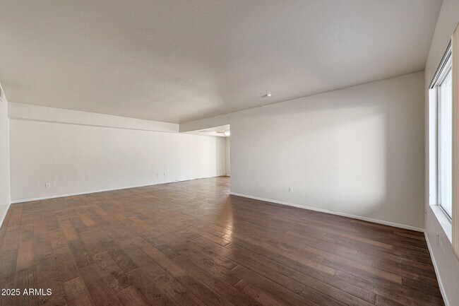 Photo - 601 W Coral Gables Dr